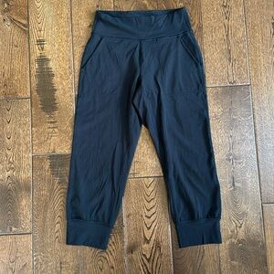 Women’s LuLuLemon align jogger capris size 6